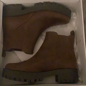 BRAND NEW STEVE MADDEN BOOTS WITH BOX🤎